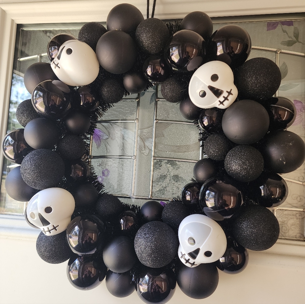 Hyde & Eek Skull Wreath